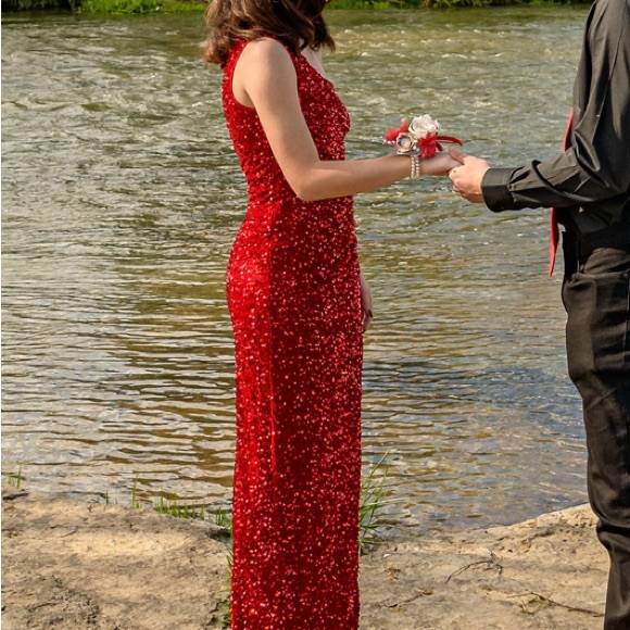 ๐!! RED SEQUINED PROM DRESS !!โค๏ธ - Picture 2 of 5
